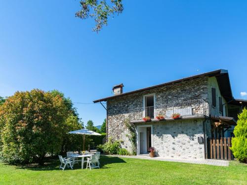  Peaceful Apartment in Grovedona Italy near Lake, Pension in Gravedona