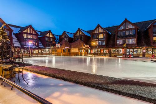 The Lodge at the Mountain Village by All Seasons Resort Lodging - Accommodation - Park City
