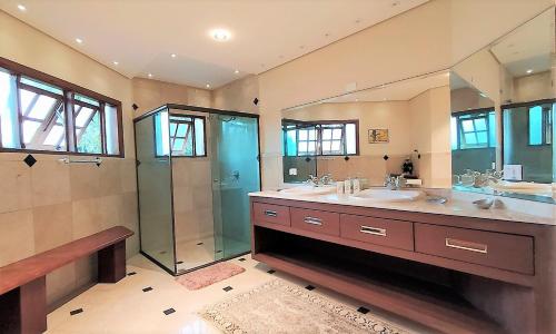 Zuhanyzó, Monalisa Guesthouse Pé na Areia Ilhabela (Monalisa Guesthouse Pe na Areia Ilhabela) in Praia Saco da Capela