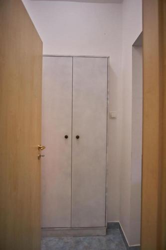 Apartments by the sea Vinisce Trogir - 18225 - image 4