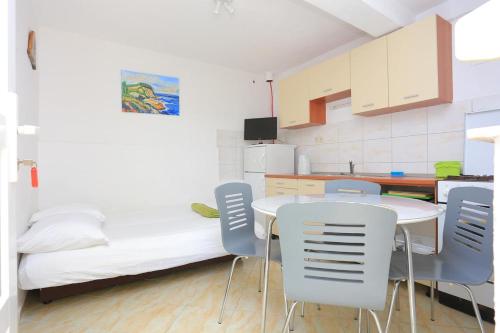 Apartments by the sea Duce, Omis - 18302