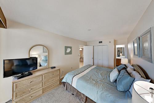 Bright Beach Resort Condo with Private Balcony condo - image 3