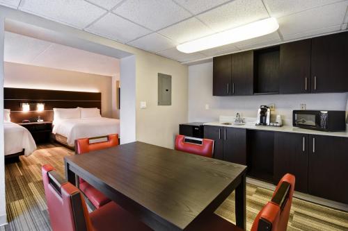 Holiday Inn Express & Suites Allentown-Dorney Park Area, an IHG Hotel