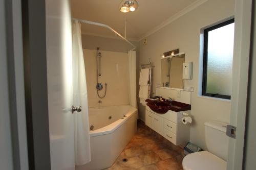 Deluxe Studio with Bath