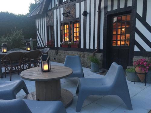 Maison cour le lièvre gîte à louer Lécaude