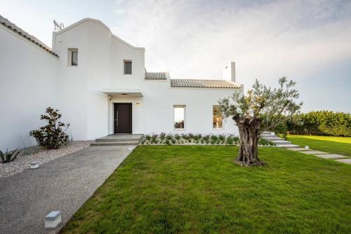 สวน, Melia Villa Kos with Heated Pool in แลมบิ