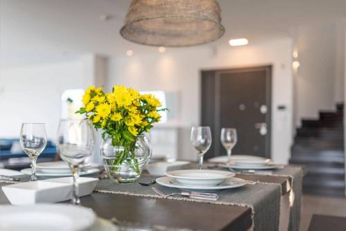 บริการและสิ่งอำนวยความสะดวก, Melia Villa Kos with Heated Pool in แลมบิ