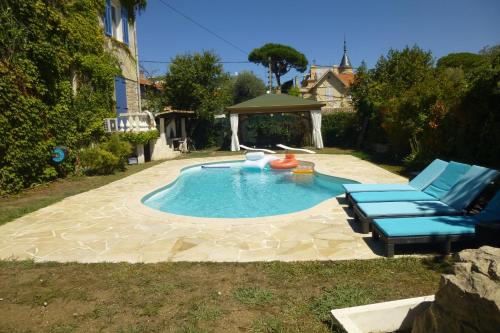 Rental F4 in villa with pool in Juan les Pins