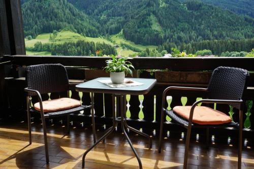 Family Room with Balcony and Mountain View 