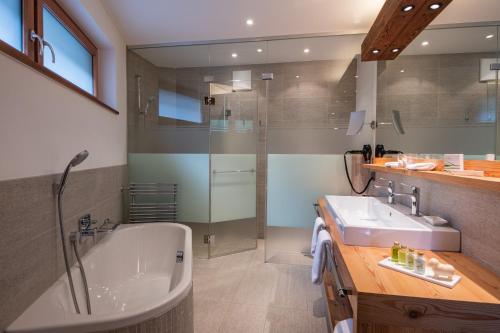  Double Room Classic Design image 4