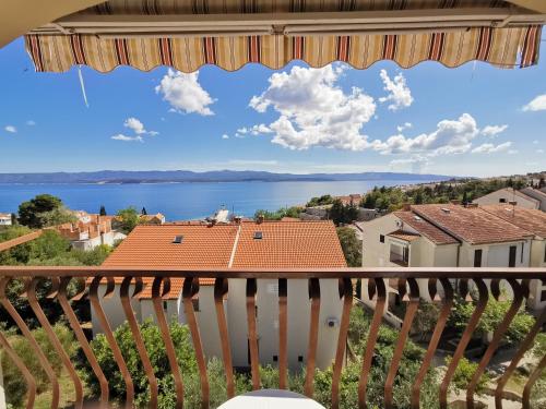 Holiday apartment with a balcony and sea view just 300 metres from the beach - image 13