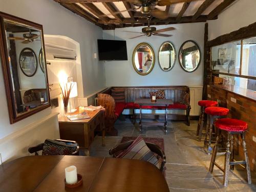 Bar/salonek, George & Dragon Hotel Wolverton Townsend in Kingsclere