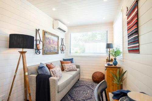 La Casita-Shipping Container House Near Magnolia/Baylor - image 3