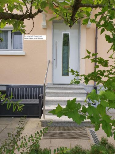 Niros Bed & Breakfast in Basel, Schweiz