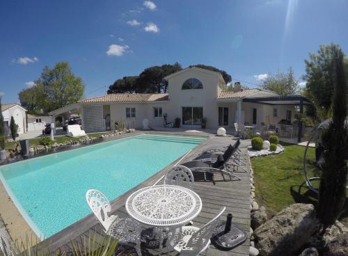 So And House chambre d'hôte Cubnezais