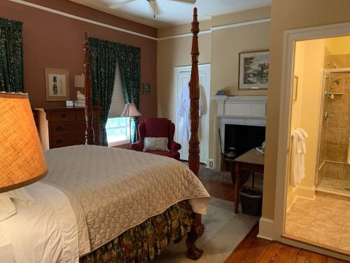 The Lily Inn - Burlington - image 7