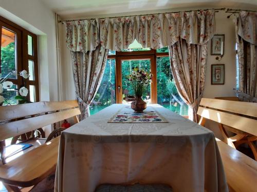 PENSIUNE RESTAURANT POIANA AVRIGULUI loc de joaca pentru copii in Avrig