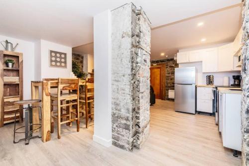 Modern Meets Rustic - 2 Bdrm Old Quebec