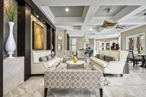 5532 Misty Oak Circle