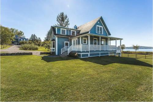 Lovely Lac-Brome 3 Bedroom Lakefront Cottage