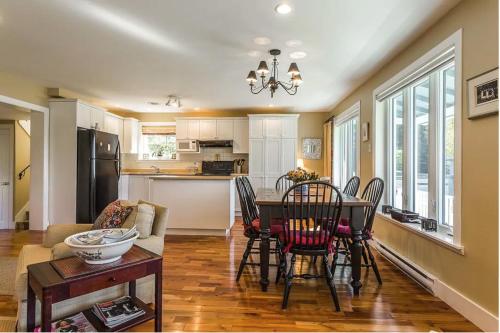 Lovely Lac-Brome 3 Bedroom Lakefront Cottage photo 3