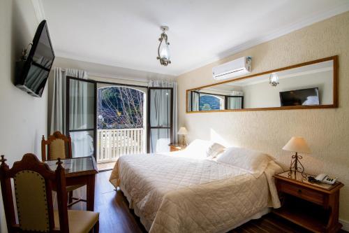 Double or Twin Room with Balcony image 2