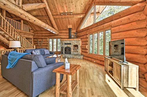 Lakefront Log Cabin with Dock about 9 Mi to Lutsen Mtn in Lutsen