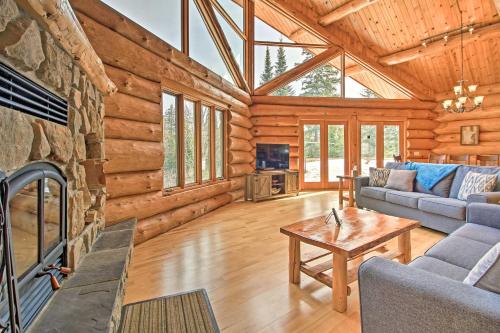 Lakefront Log Cabin with Dock about 9 Mi to Lutsen Mtn in Lutsen