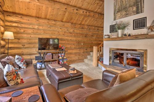 Cozy Breckenridge Cabin with Deck, 8 Mi to Gondola in Breckenridge, USA