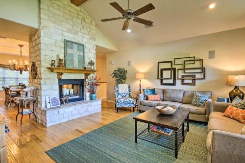 Sunny Seguin Retreat with Canoes on Guadalupe River! in Seguin, USA