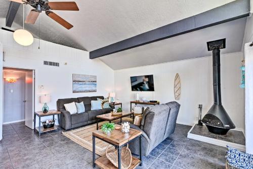 Cozy Galveston Beach House Walk to the Gulf! - image 3