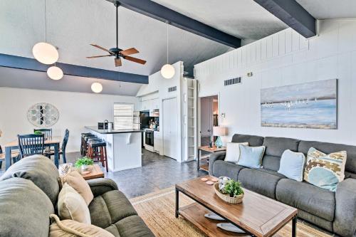 Cozy Galveston Beach House Walk to the Gulf! - image 4