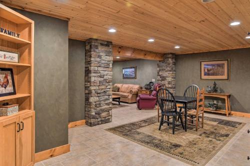 High-End Countryside Lodge, Steps to Raccoon River
