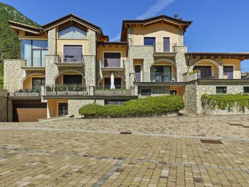 Lovely Holiday Home in Scanno with Terrace gîte à louer Pescasseroli