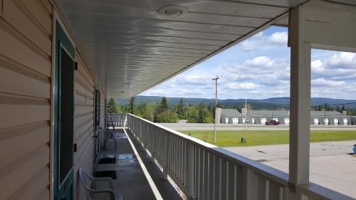 ทัศนียภาพภายนอกโรงแรม, Pines Motel in ฮินตัน (AB)