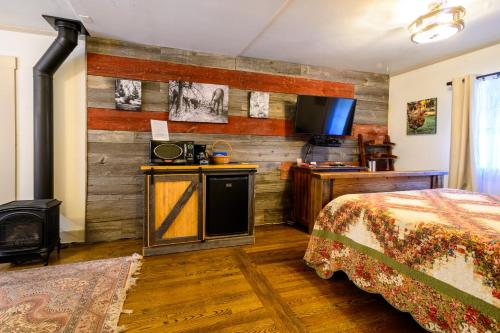 Alpen Way Chalet Mountain Lodge in Evergreen, USA