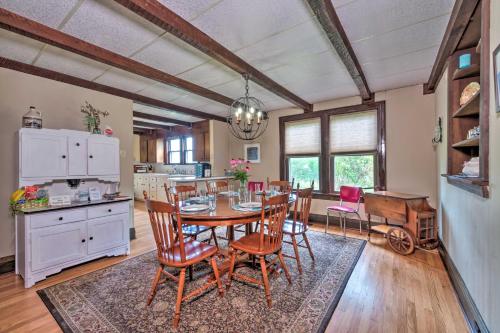Doctors Inn Historic Country Home with Sunroom! - image 9