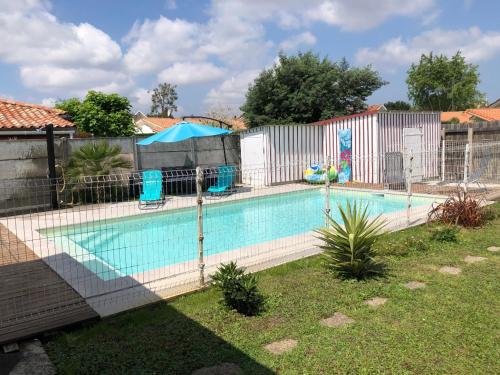 Bassin Arcachon,maison avec piscine sécurisée gîte à louer Forêt Nézer