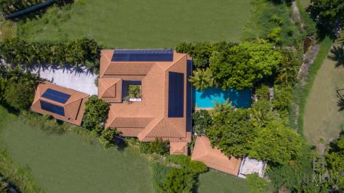 6 Bedroom Luxury Tropical Villa PH125