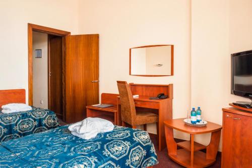 2 twin beds