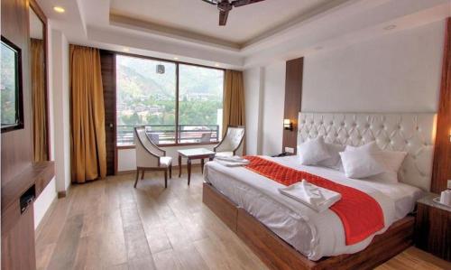 as clarks inn hotel as clarks inn nt mall road near moti tiba dalhousie india in 176304 tugboat inn