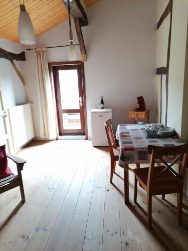 Oprema, Couettes et Picotin in Roche-a-Frene