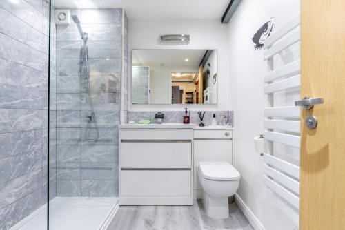Historic Location, Private Parking, Ground Floor Luxury Flat 4