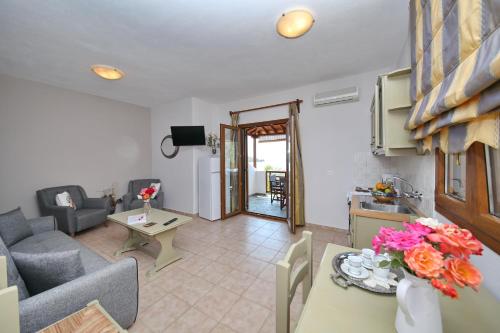 Two-Bedroom Apartment with Sea View image 9