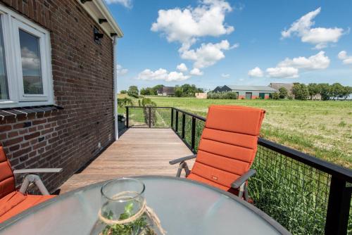 Erkély/terasz, Vakantiewoning Oer it fjild in Holwerd