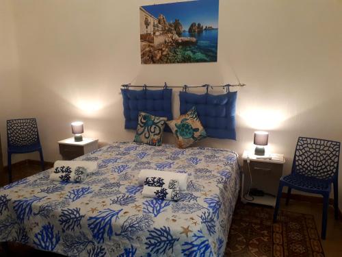 1 queen bed, 1 twin bed