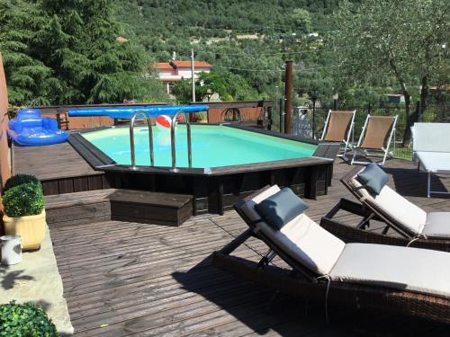 Iekārtas, Casa Ginni con Piscina e giardino in Caravonica