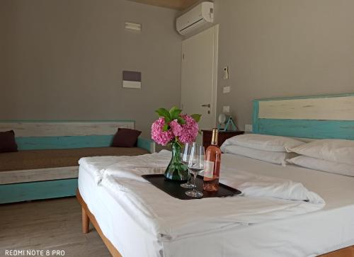 Quadruple Room with External Kitchenette and Pool view image 5