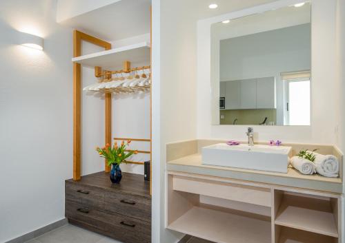 Lotus Hotel Apartments - image 8