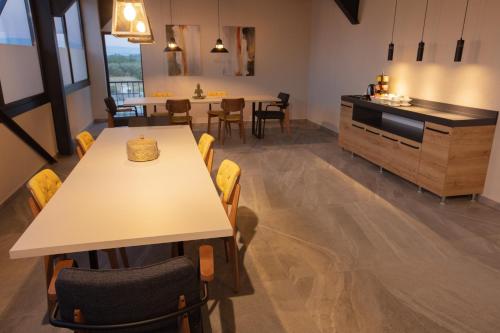 Bar/ Salón, VALENT OTEL BUSINESS in Cevat Pasa